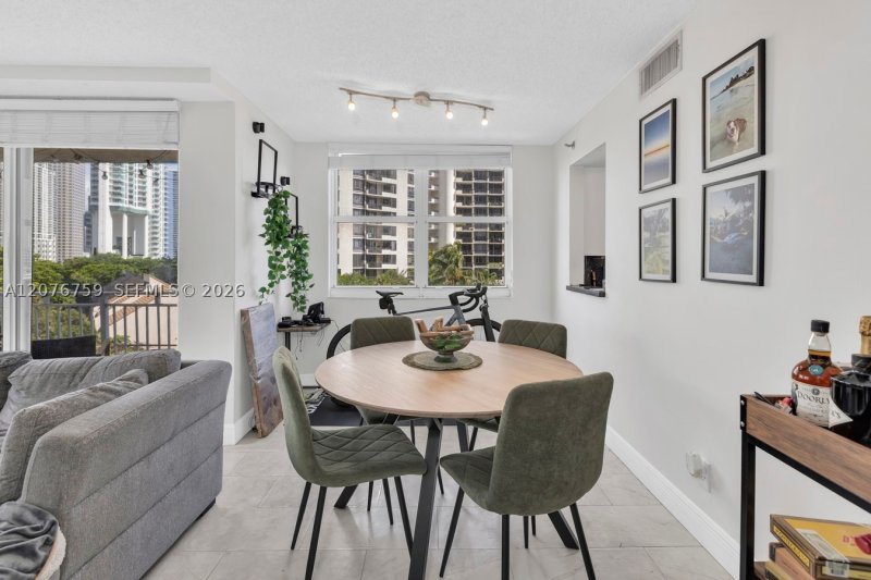 Condo for sale at Isola Brickell Key 601
