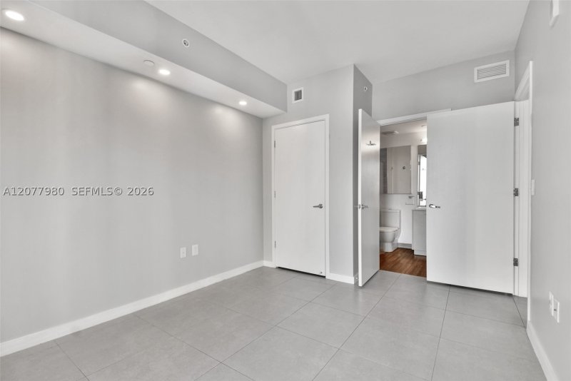 Apartment for rent at 1010 Brickell 1402