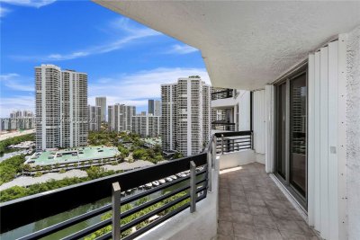 Comprar apartamento en Mystic Pointe 600 1911