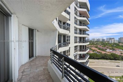 Comprar apartamento en Mystic Pointe 600 1911