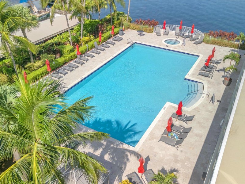 Condo for sale at Marina Bay Club 707