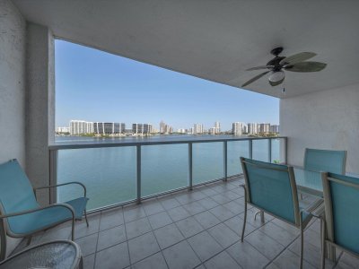 Comprar apartamento en Marina Bay Club 707