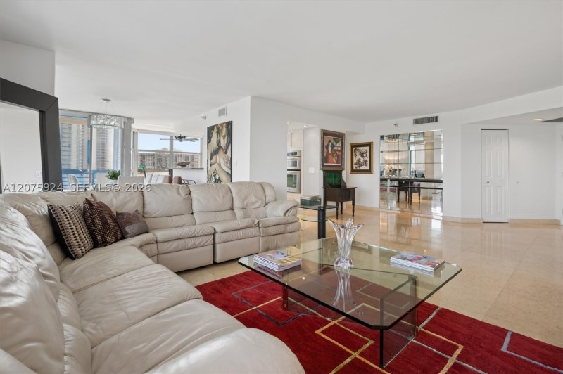Comprar apartamento en Mystic Pointe 400 805