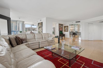 Comprar apartamento en Mystic Pointe 400 805