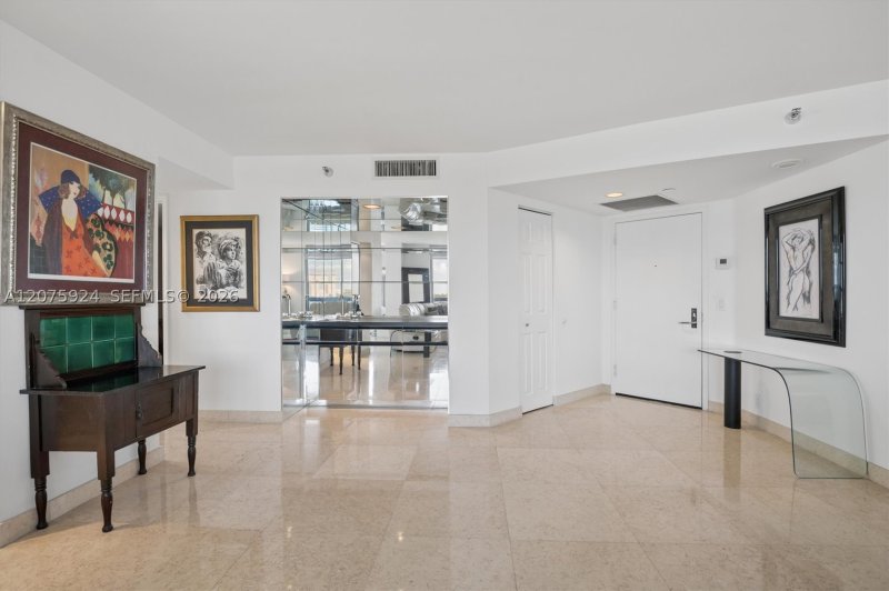 Comprar apartamento en Mystic Pointe 400 805