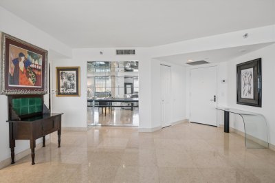 Comprar apartamento en Mystic Pointe 400 805