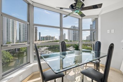 Comprar apartamento en Mystic Pointe 400 805