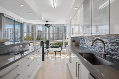 Comprar apartamento en Mystic Pointe 400 805