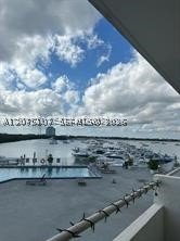 Aluguel de apartamento no Bayshore Yacht Tennis Club 210