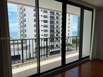 Aluguel de apartamento no Britannia at Quadomain 602