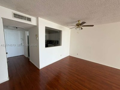 Aluguel de apartamento no Britannia at Quadomain 602