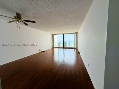Aluguel de apartamento no Britannia at Quadomain 602