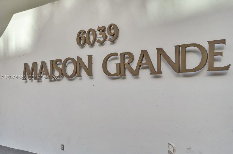 Condo for sale at Maison Grande 534
