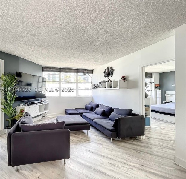 Apartment for rent at Four Ambassadors 1010