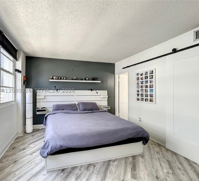 Apartment for rent at Four Ambassadors 1010