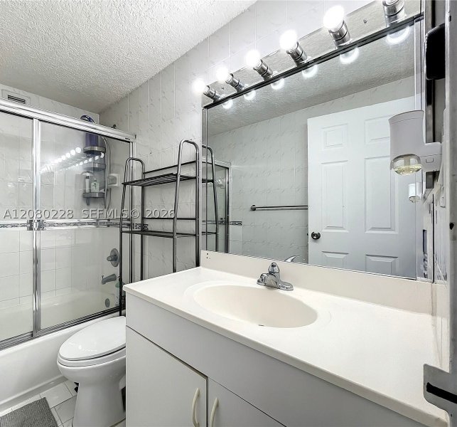 Apartment for rent at Four Ambassadors 1010