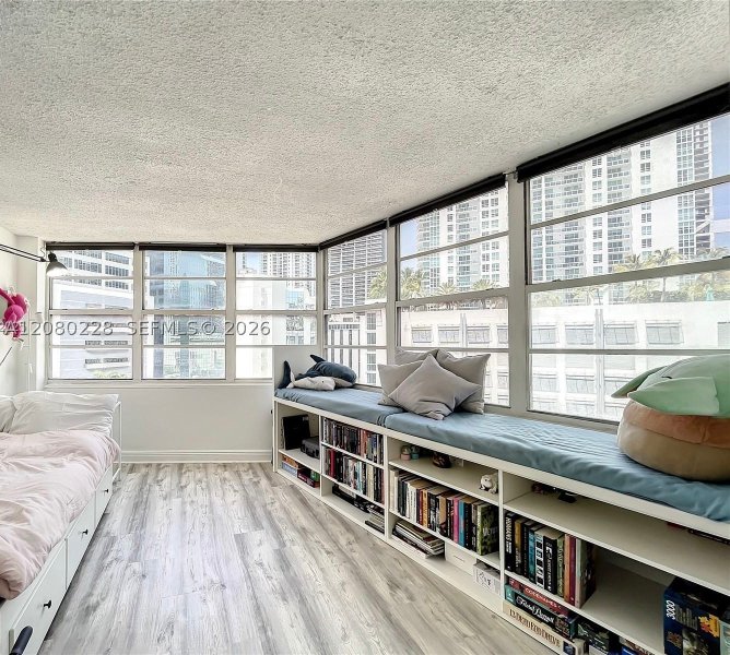Apartment for rent at Four Ambassadors 1010