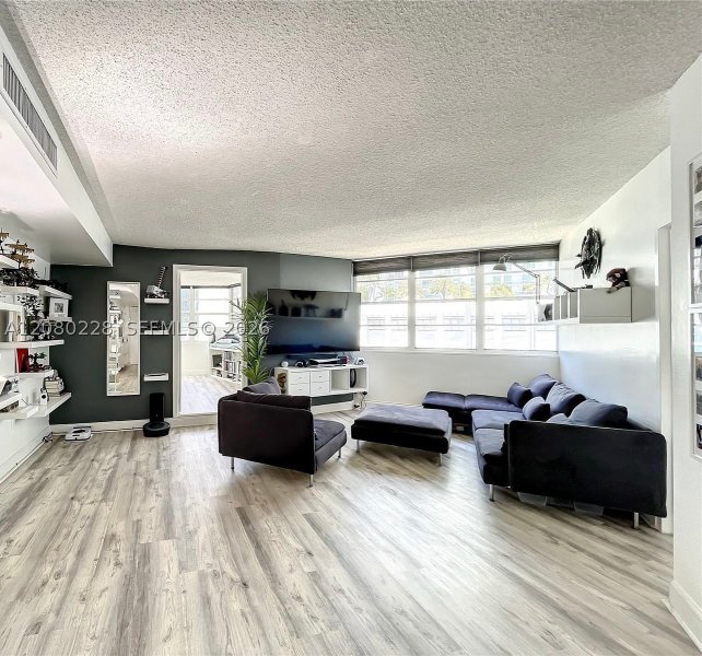 Apartment for rent at Four Ambassadors 1010