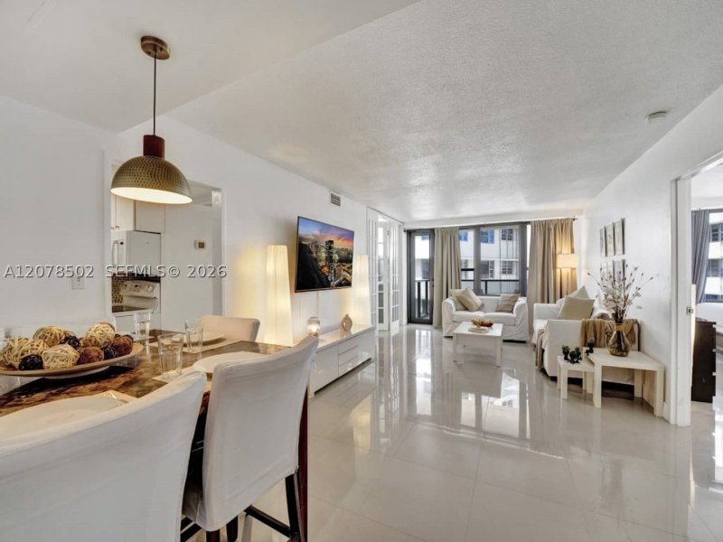 Condo for sale at The Alexander 1516