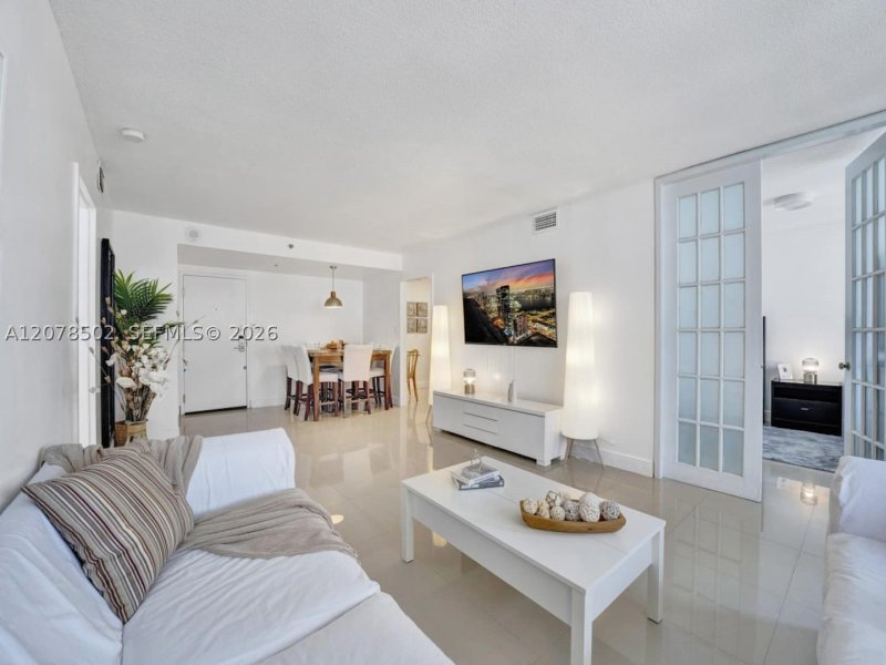 Condo for sale at The Alexander 1516