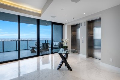 Comprar apartamento no Porsche Design Tower 1505