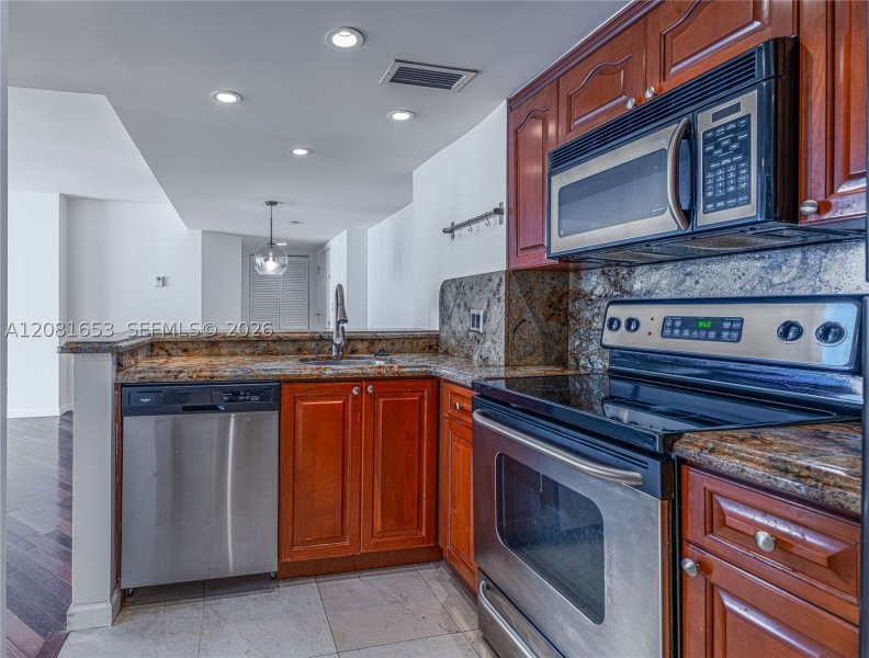 Apartment for rent at Isola Brickell Key 1603
