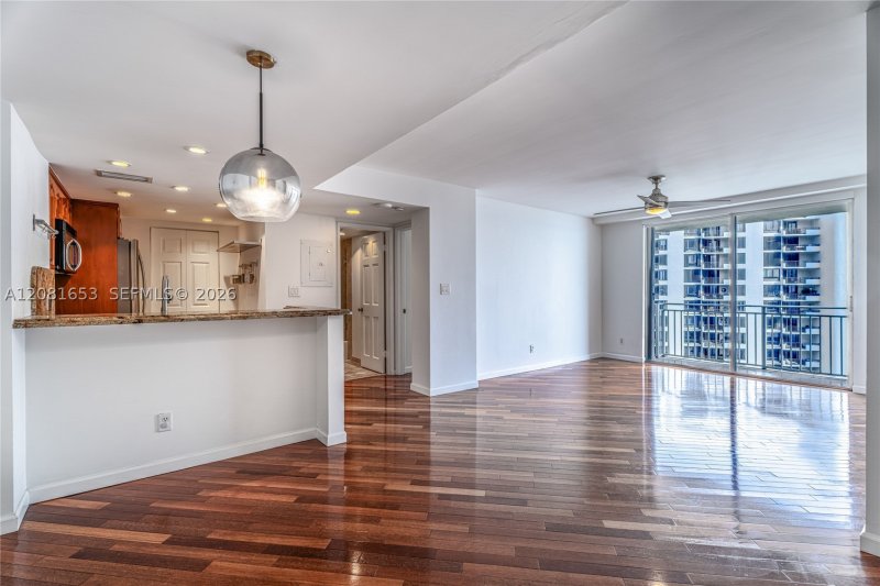 Apartment for rent at Isola Brickell Key 1603