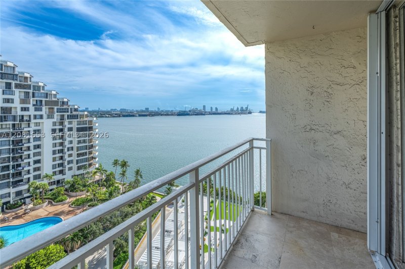 Apartment for rent at Isola Brickell Key 1603