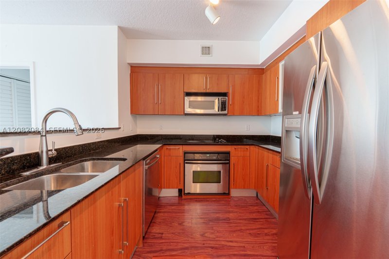 Apartment for rent at One Miami East Tower 415
