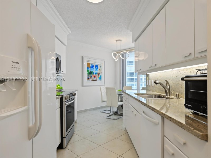 Apartment for rent at Oceania 2 825