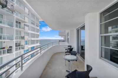 Aluguel de apartamento no Oceanside Plaza 14B