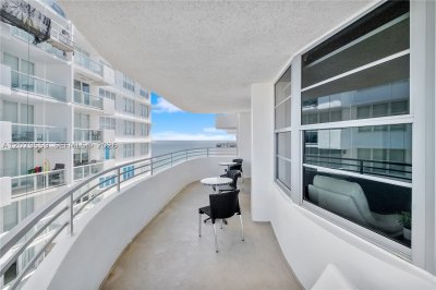 Aluguel de apartamento no Oceanside Plaza 14B