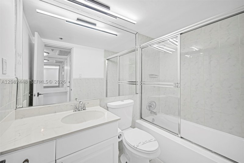 Condo for sale at The Alexander 1015