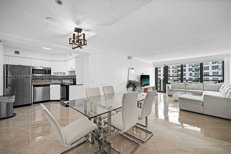 Condo for sale at The Alexander 1015