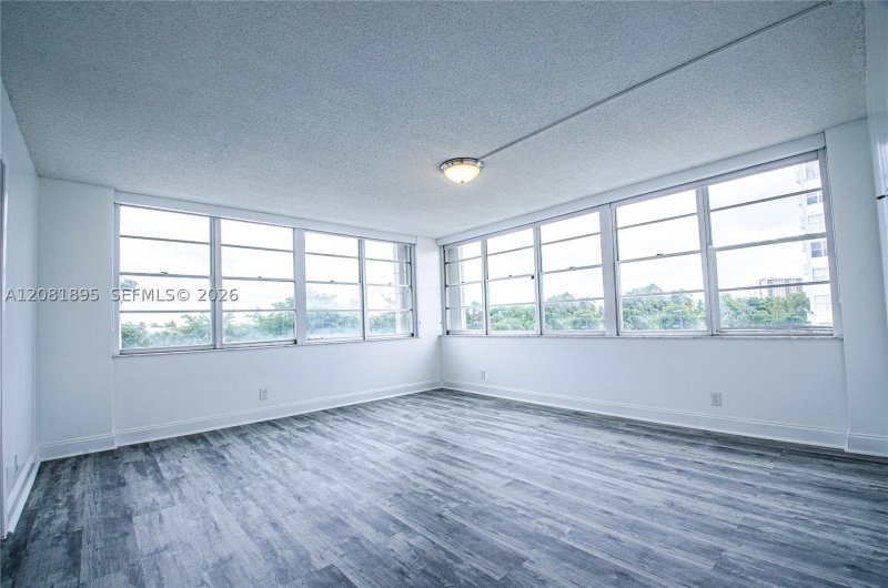 Condo for sale at Bayview Towers B305