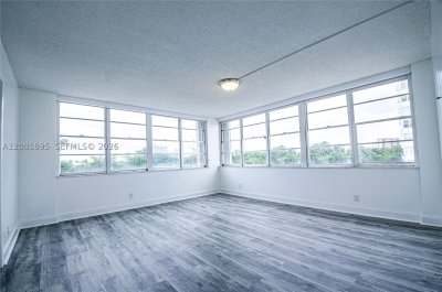 Comprar apartamento no Bayview Towers B305