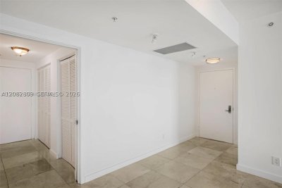 Comprar apartamento no One Miami East Tower 1923