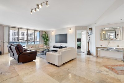 Aluguel de apartamento no Mystic Pointe 400 806