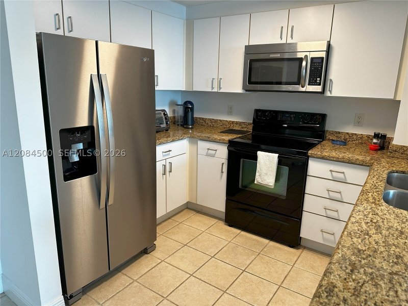 Apartment for rent at Vue at Brickell 2408
