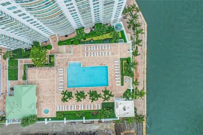 Comprar apartamento no Brickell on the River North 2808