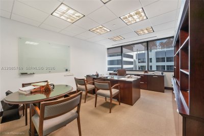 Comprar apartamento no The Club At Brickell Bay 860-A-B-C