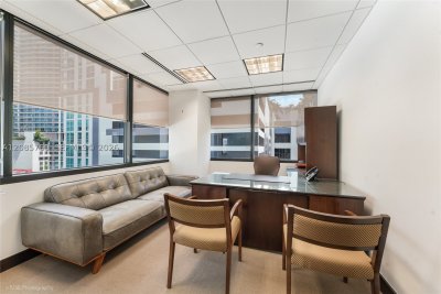Comprar apartamento no The Club At Brickell Bay 860-A-B-C