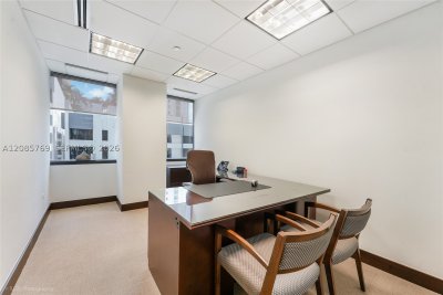 Comprar apartamento no The Club At Brickell Bay 860-A-B-C