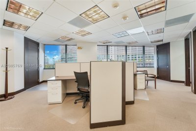 Comprar apartamento no The Club At Brickell Bay 860-A-B-C