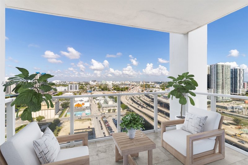 Condo for sale at Ten Museum Park 1806