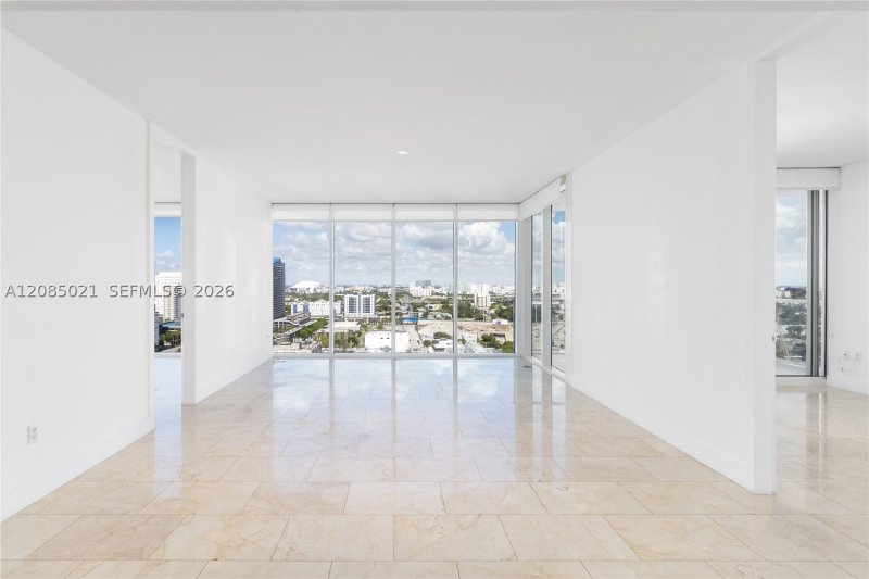 Condo for sale at Ten Museum Park 1806