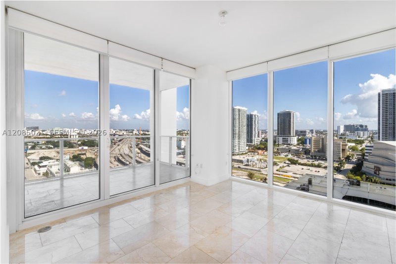 Condo for sale at Ten Museum Park 1806