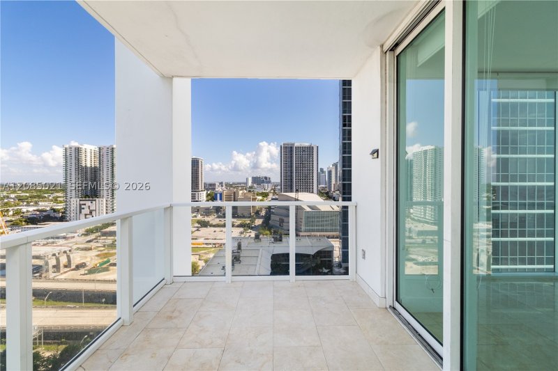 Condo for sale at Ten Museum Park 1806
