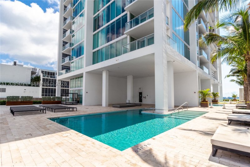Condo for sale at Ten Museum Park 1806