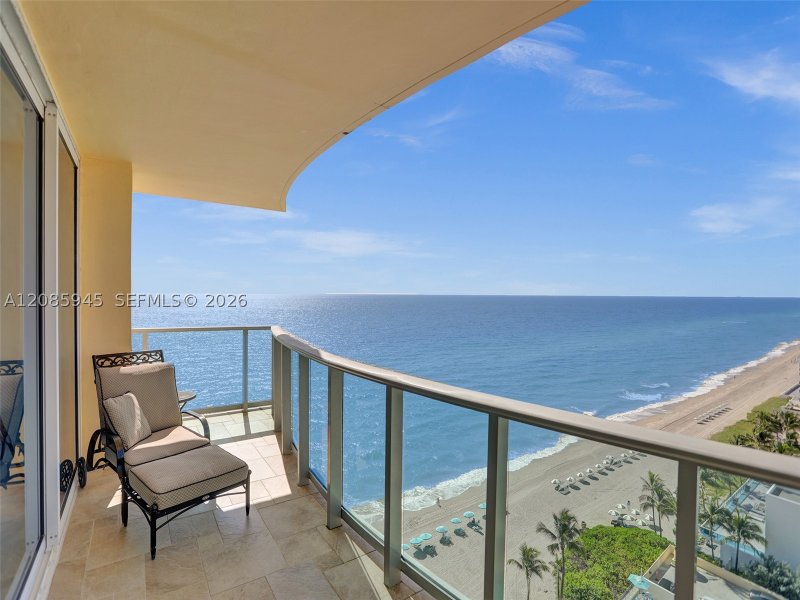 Apartment for rent at The Wave Condo 1511 (availa